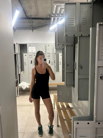 annamncl Голі Зливи OnlyFans Фото 30