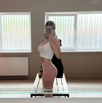 Annchenaugustine Голі Зливи OnlyFans Фото 16