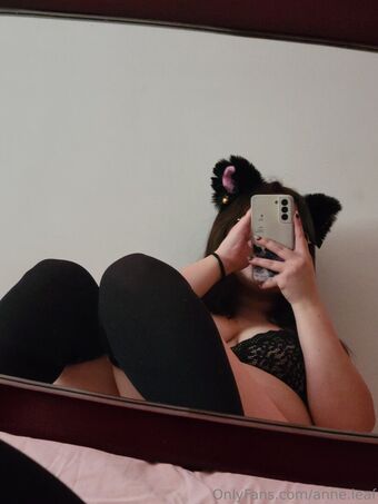 anne.leaf Голі Зливи OnlyFans Фото 3
