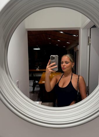 ara_ramirez Голі Зливи OnlyFans Фото 7