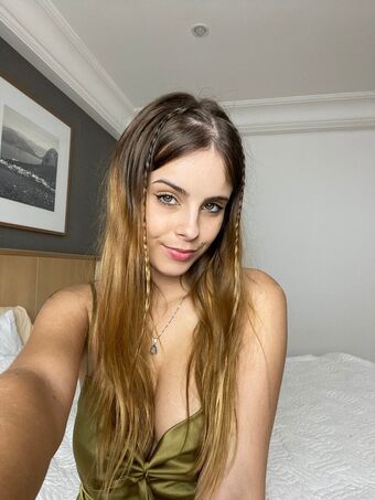 ariajonnes Голі Зливи OnlyFans Фото 1