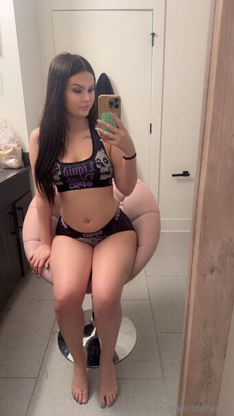 ariinbetween Голі Зливи OnlyFans Фото 45