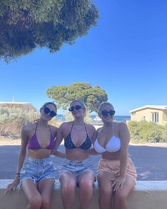 Arlea Голі Зливи OnlyFans Фото 9
