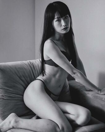 Asami Голі Зливи OnlyFans Фото 18