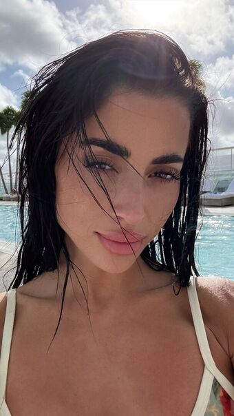 Asena Neuhoff Голі Зливи OnlyFans Фото 4