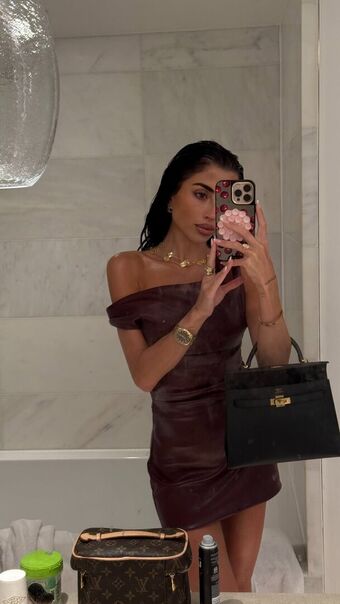 Asena Neuhoff Голі Зливи OnlyFans Фото 8