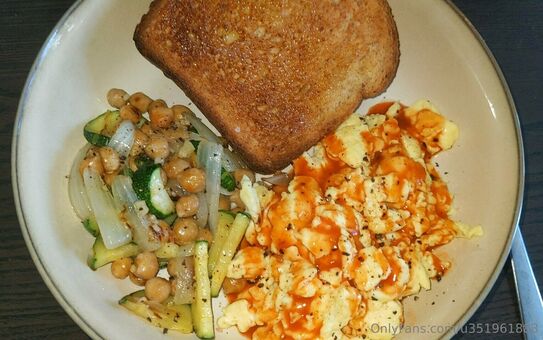 astrid-eclipse Голі Зливи OnlyFans Фото 10