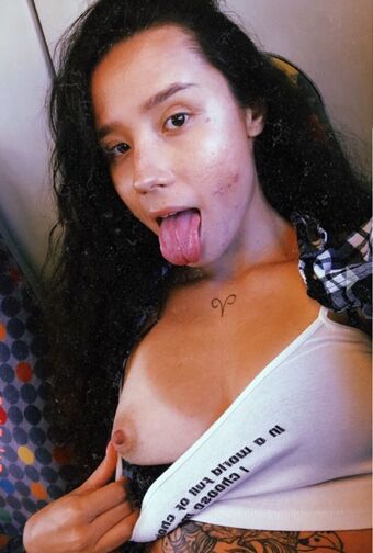 Athalia Голі Зливи OnlyFans Фото 13