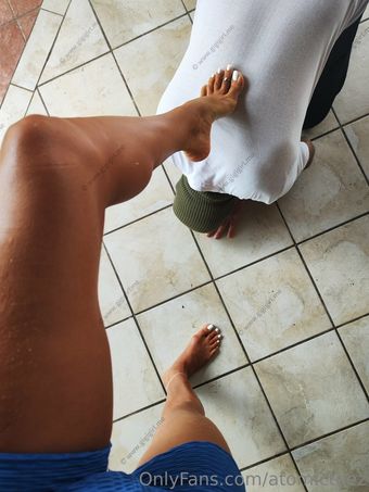 atomictoez Голі Зливи OnlyFans Фото 2