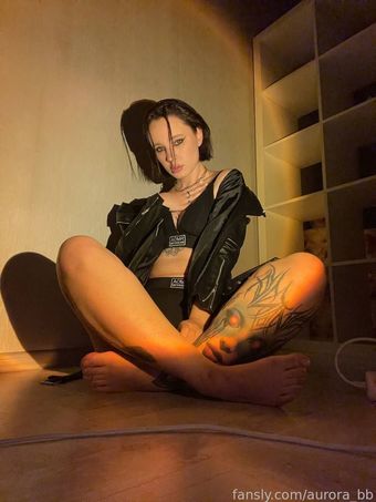 aurora_bb Голі Зливи OnlyFans Фото 4