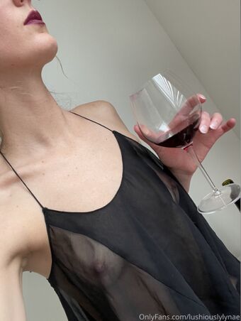 authenticallytipsy Голі Зливи OnlyFans Фото 4
