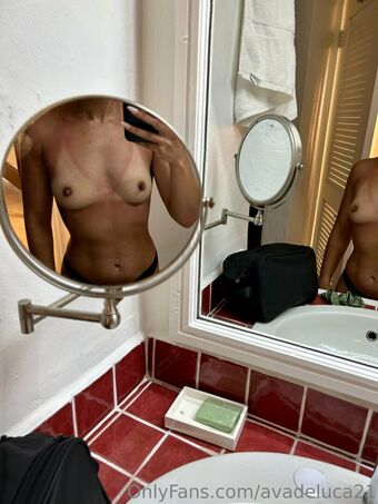 avadeluca21 Голі Зливи OnlyFans Фото 21