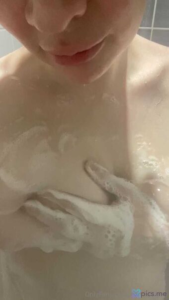 Avery Edison Голі Зливи OnlyFans Фото 5