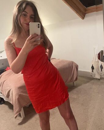 Averytinyleaf Голі Зливи OnlyFans Фото 16