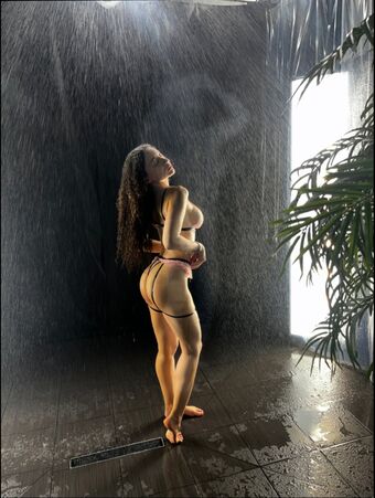 Ayla21 Голі Зливи OnlyFans Фото 4