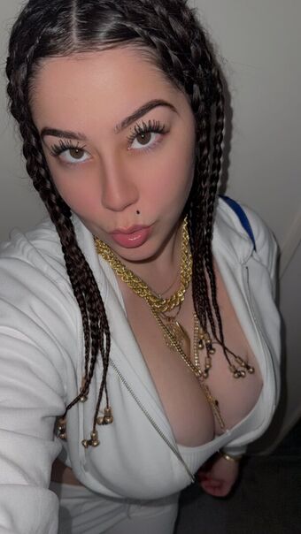 b.ae Голі Зливи OnlyFans Фото 25