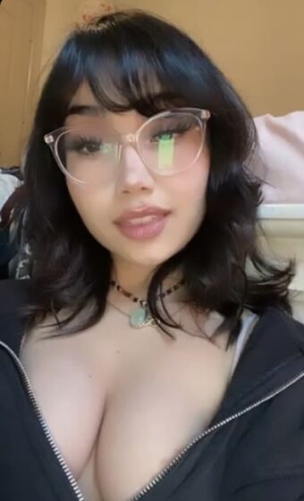 b33tlebum Голі Зливи OnlyFans Фото 4