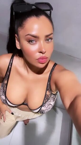 Badebal Голі Зливи OnlyFans Фото 1