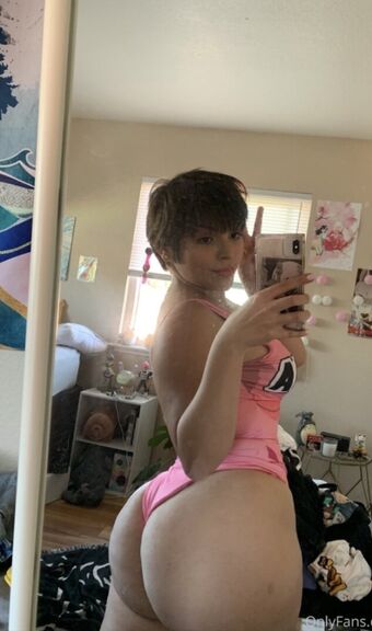 Baeonetta Голі Зливи OnlyFans Фото 4