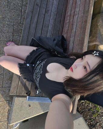 bambi_jesuis Голі Зливи OnlyFans Фото 8