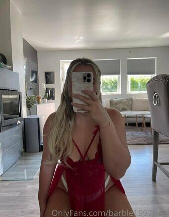 Barbie1997 Голі Зливи OnlyFans Фото 4