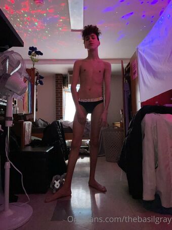 basilgray Голі Зливи OnlyFans Фото 31