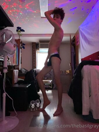 basilgray Голі Зливи OnlyFans Фото 32