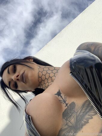 Bee Phillips Голі Зливи OnlyFans Фото 11