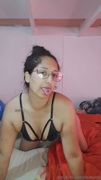beebotta Голі Зливи OnlyFans Фото 32