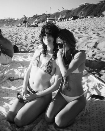 Bella Shepard Голі Зливи OnlyFans Фото 7