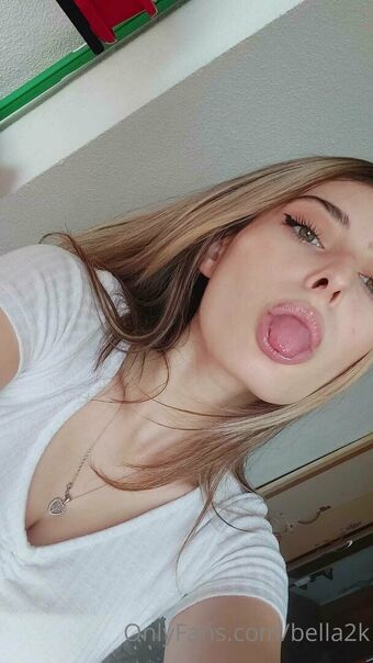 bella2k Голі Зливи OnlyFans Фото 14