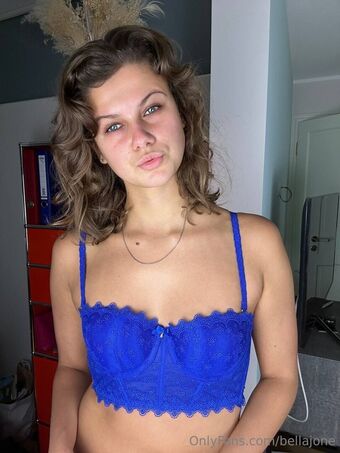 bellajone Голі Зливи OnlyFans Фото 7