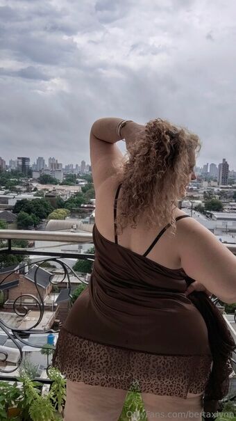 bertaxlynn Голі Зливи OnlyFans Фото 6