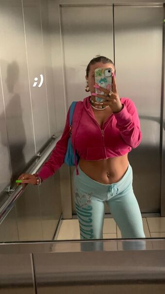 Beth G Голі Зливи OnlyFans Фото 30