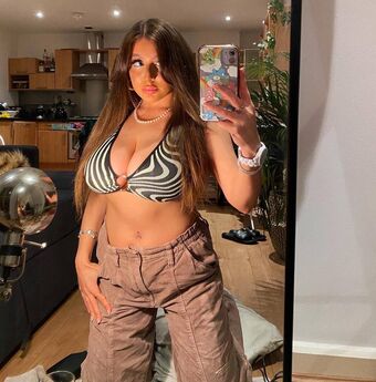 Beth G Голі Зливи OnlyFans Фото 36
