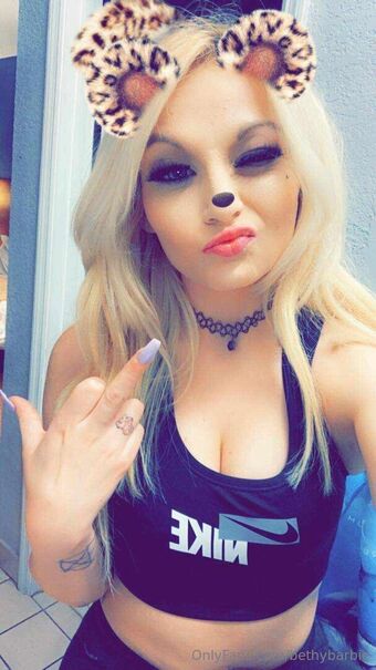 bethybarbie Голі Зливи OnlyFans Фото 8