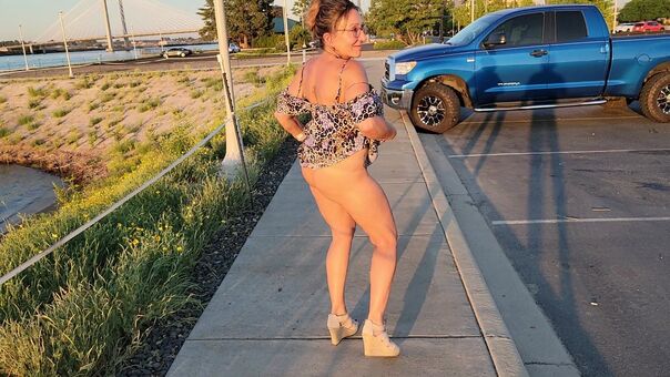 BikiniMilfMom55 Голі Зливи OnlyFans Фото 14