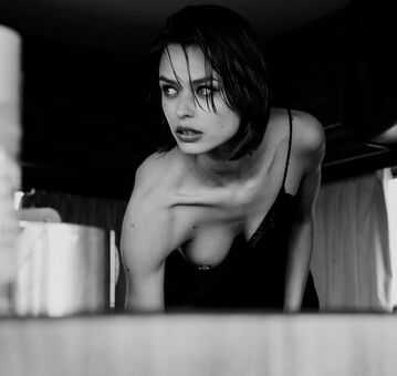 Birgit Kos Голі Зливи OnlyFans Фото 12