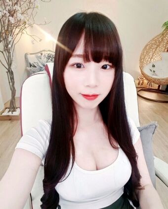 BJ Apple 사과 Голі Зливи OnlyFans Фото 19