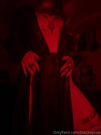 blackxpixie Голі Зливи OnlyFans Фото 20
