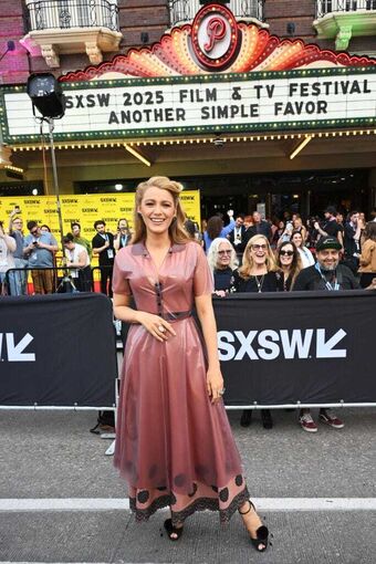 blakelively Голі Зливи OnlyFans Фото 12