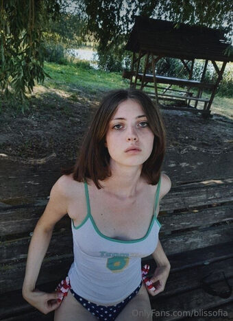 Blissofia Голі Зливи OnlyFans Фото 5