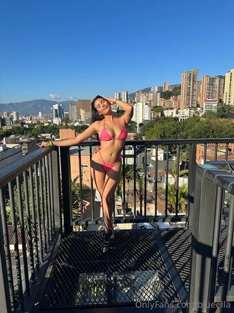 blueella Голі Зливи OnlyFans Фото 40