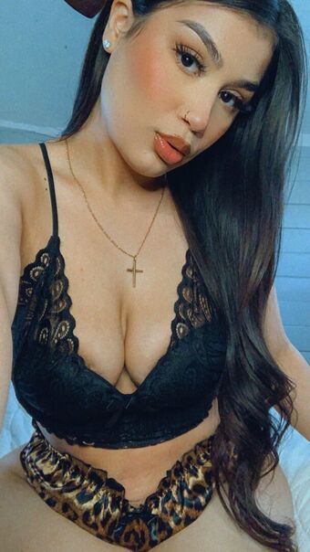 bombshellbrittt Голі Зливи OnlyFans Фото 7