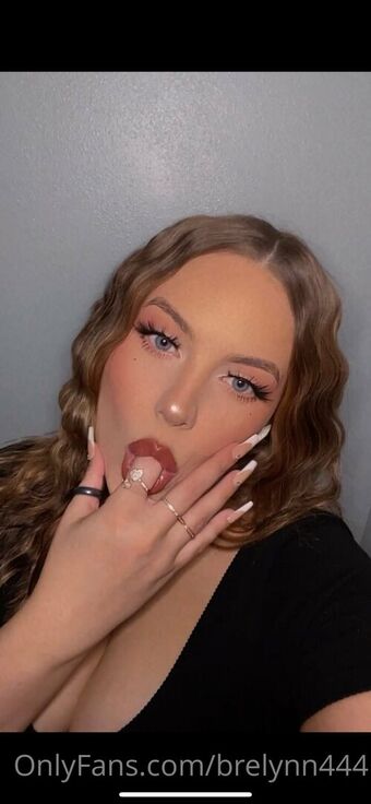 Brelynn Голі Зливи OnlyFans Фото 19