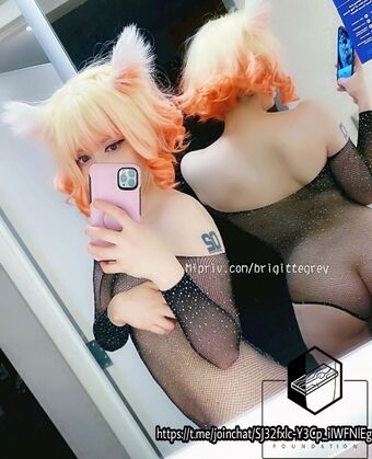 Brigitte Grey Голі Зливи OnlyFans Фото 19