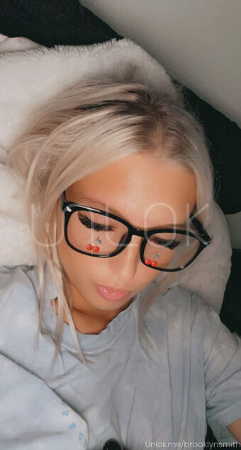 Brookllyn Голі Зливи OnlyFans Фото 18