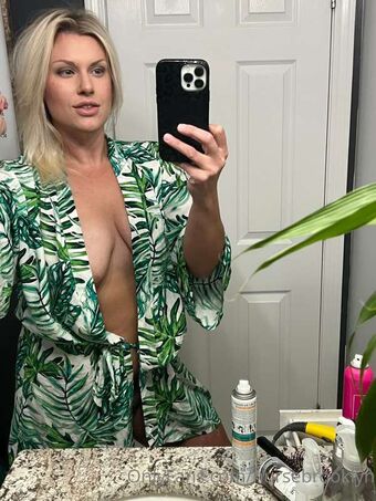 Brooklyn Голі Зливи OnlyFans Фото 41