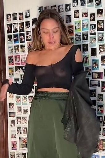 Bruna16 Голі Зливи OnlyFans Фото 4
