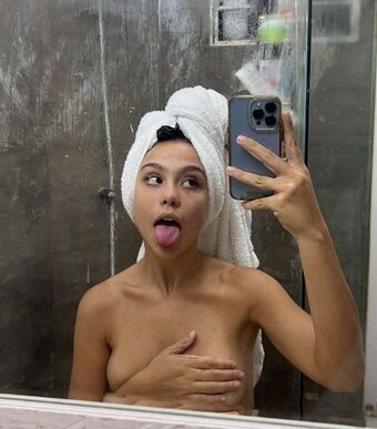 Bruna16 Голі Зливи OnlyFans Фото 10